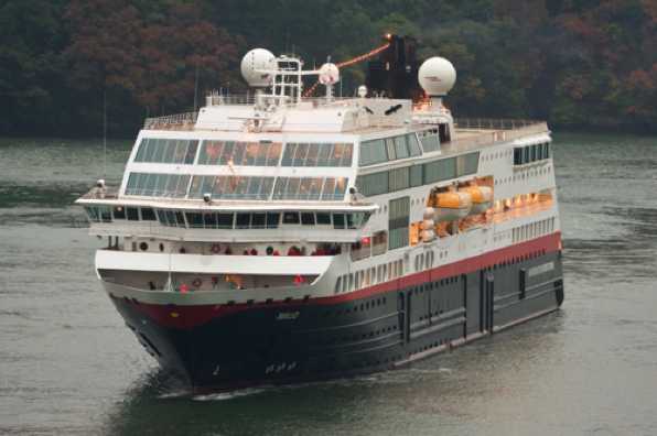 14 September 2022 - 07:08:00

------------------------
Cruise ship Maud arrives  in Dartmouth